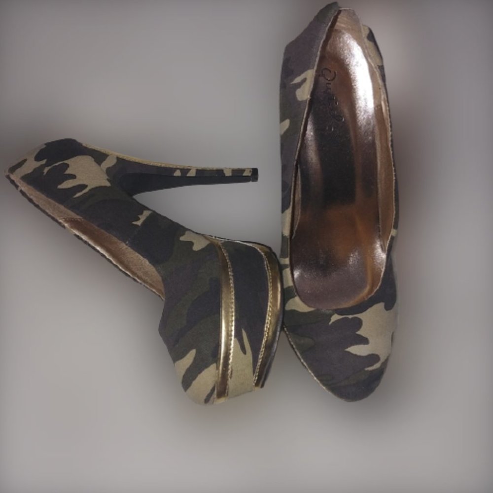 Qupid camo platform pumps. Size 8